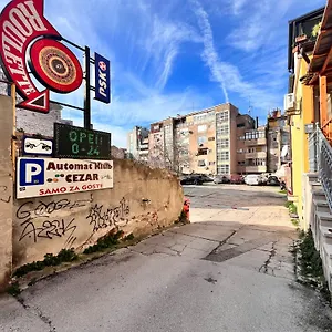 Arta Center - With Private Parking Apartment