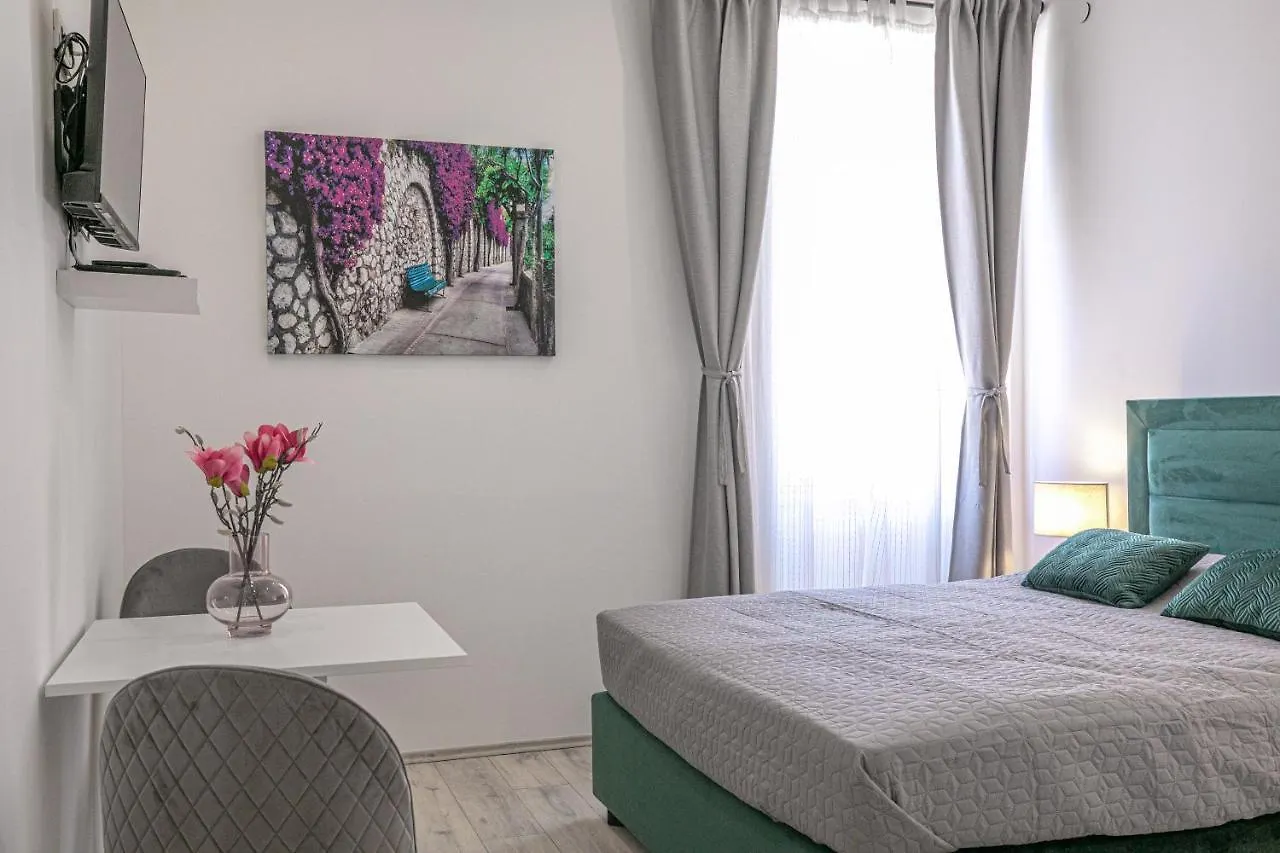 Studio Deluxe Antonio Pula 0*,  Croatia