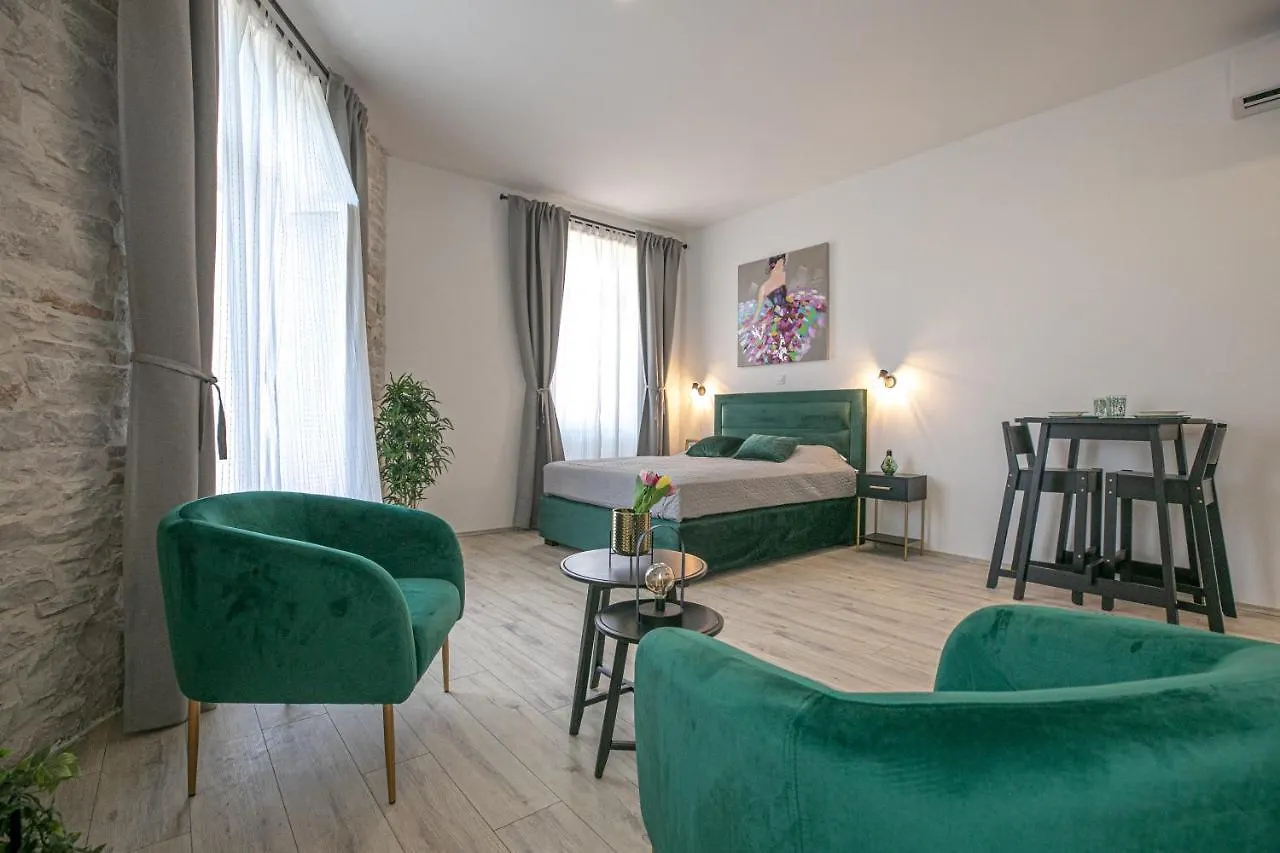 Studio Deluxe Antonio Pula 0*,
